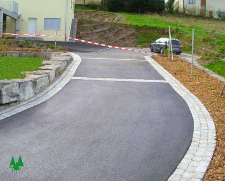 teerbelag-einschichtig-eingefasst-kaderli-ag-gartenbau